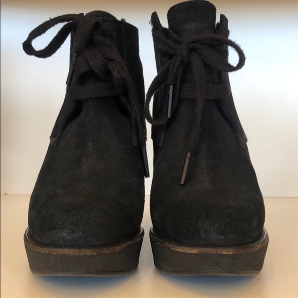 Burberry Shoes - Picture 2 of 8